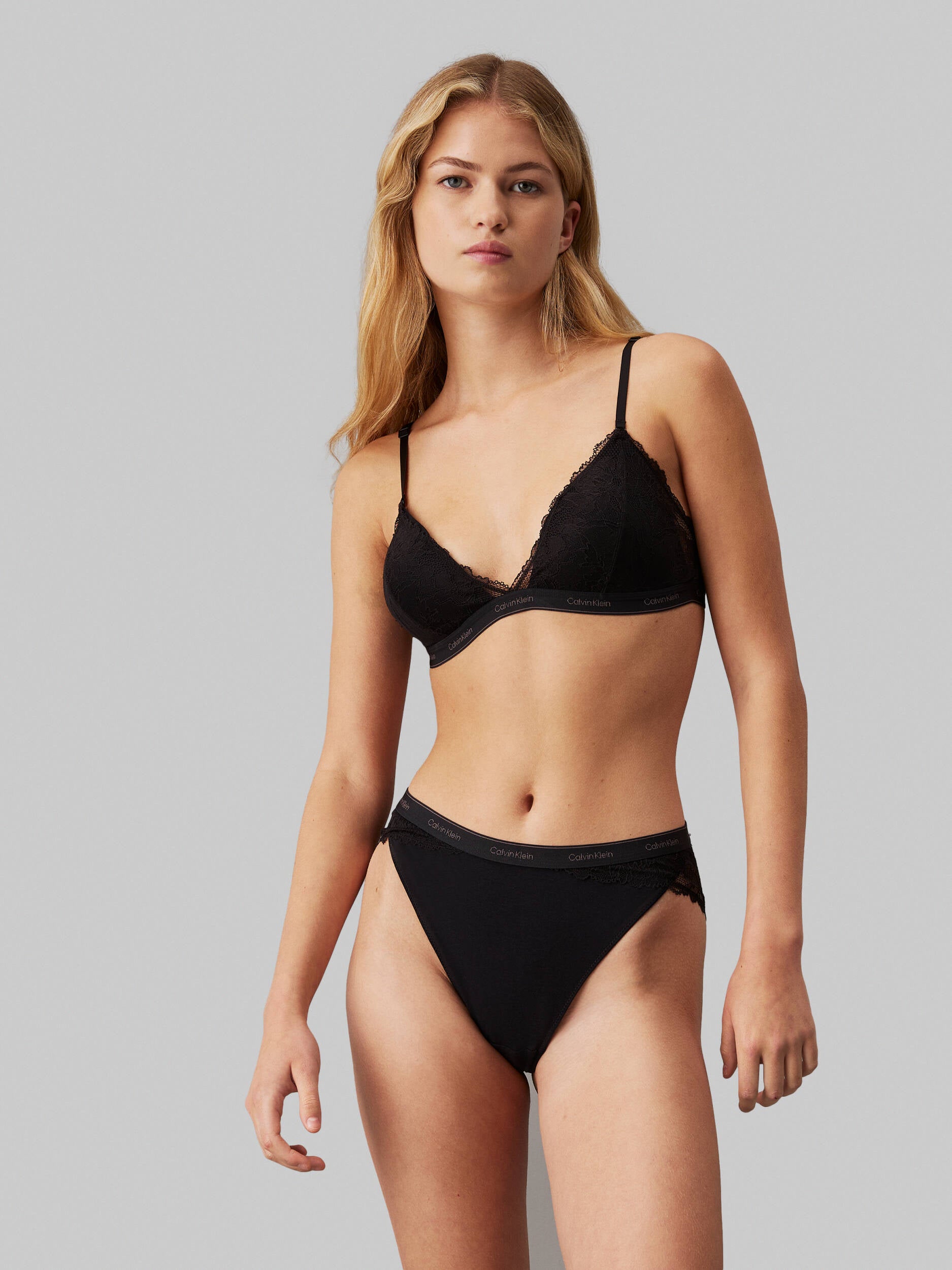 Lightly Lined Triangle BLACK / L