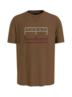 Outline Linear Flag Tee Desert Khaki / L