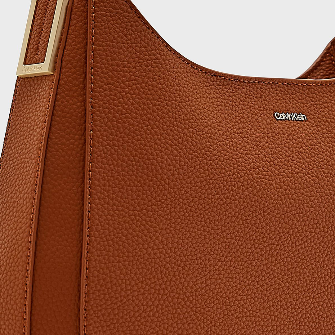 Ck Must Plus Shoulder Bag Md Cognac / OS
