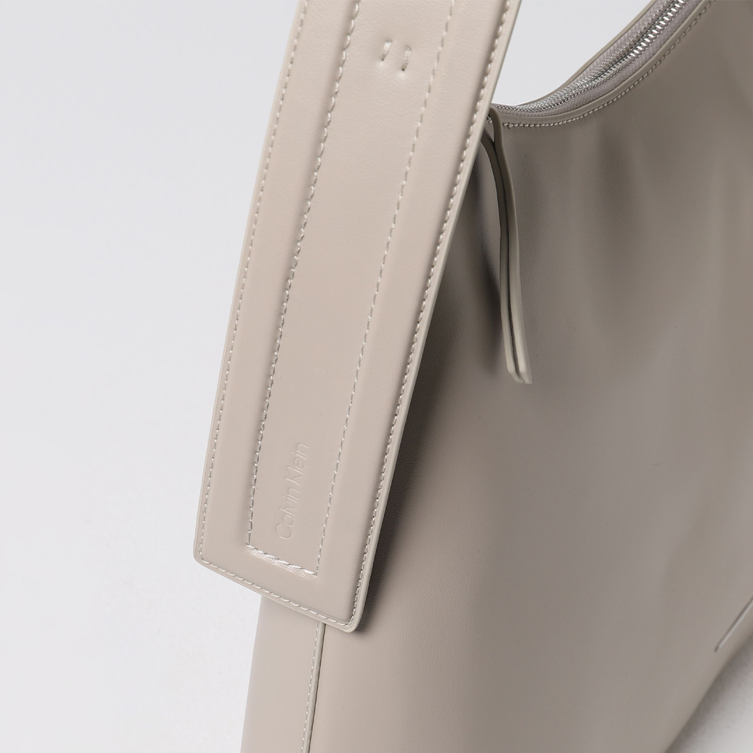 Ck Natural Shoulder Bag Stoney Beige / OS