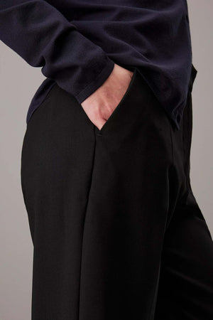 Stretch Wool Slim Straight Ck Black / 42