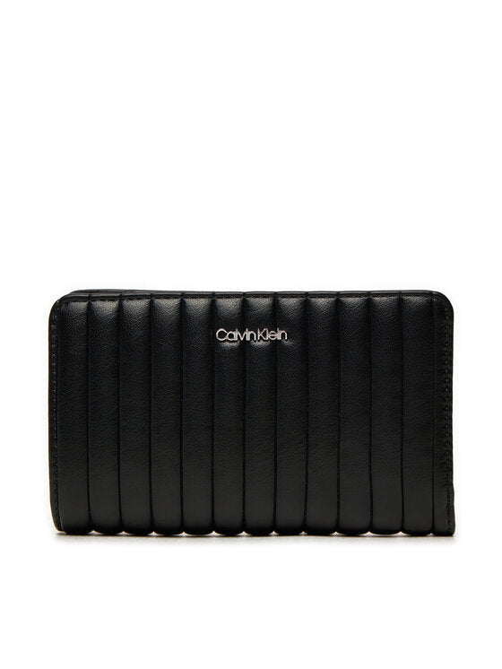 Mini Line Quilt Medium Bifold Pvh Black / OS