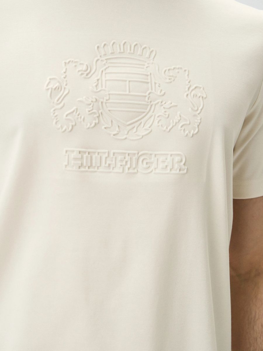 Debossed Hilfiger Crest Tee Ivory Petal / L