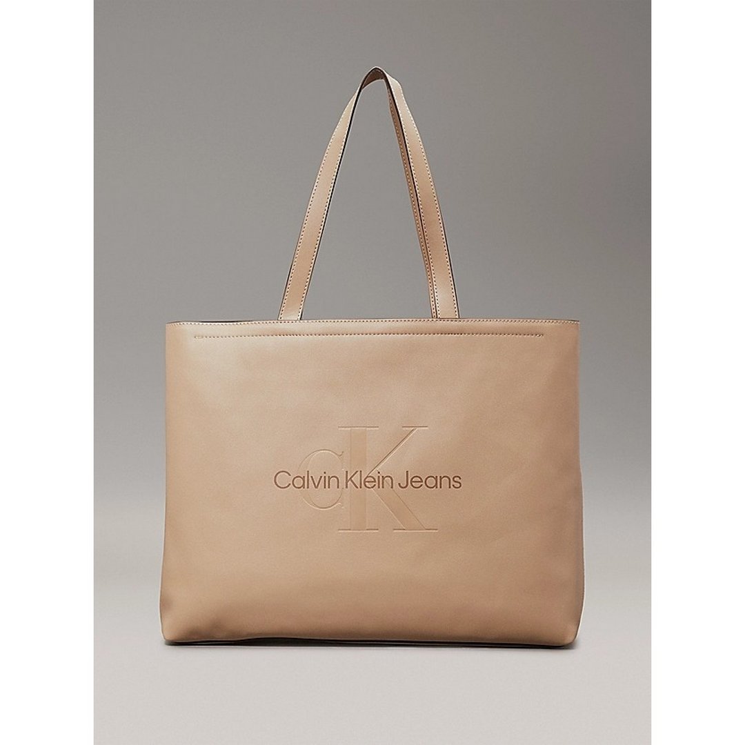 Sculpted Slim Tote34 Mono Crockery / OS