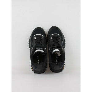Vibram Tooth Runner In Hi Tech Triple Black / 42